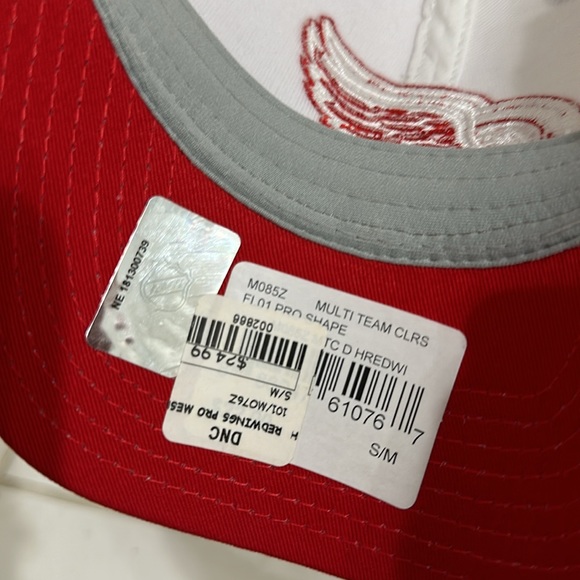 NEW Detroit Redwings Reebok Hat in size S/M UNWORN - Picture 7 of 11